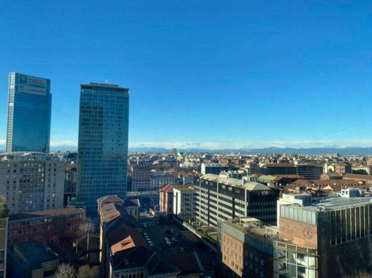Milano senza pioggia dal 5 gennaio, in calo lo smog