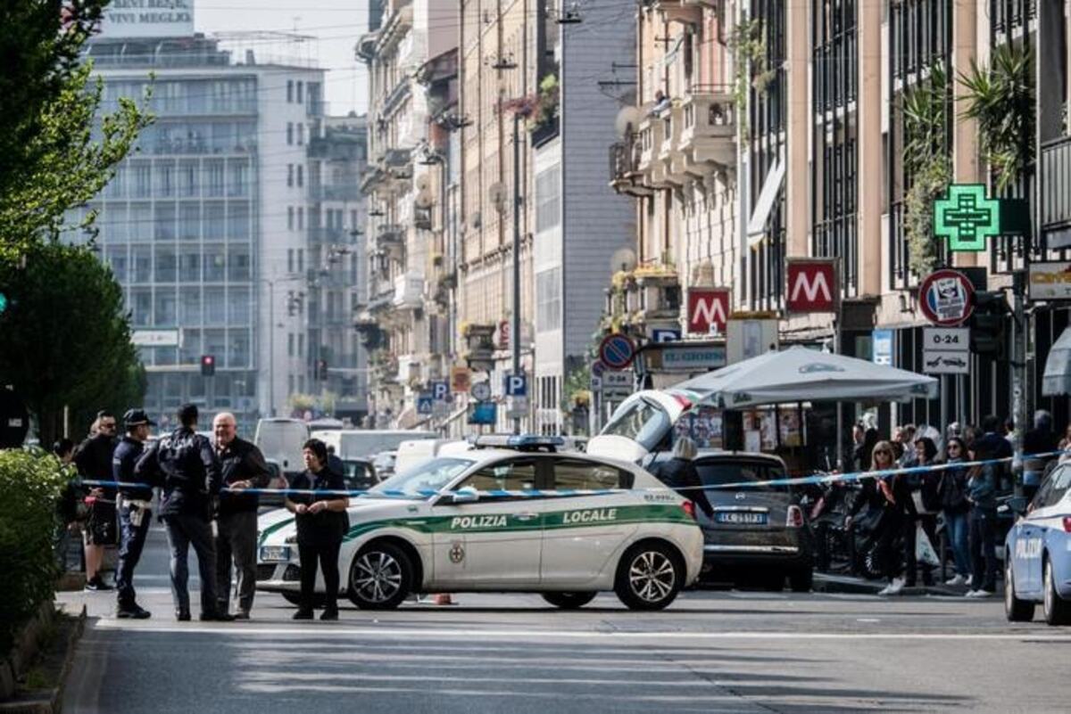 Crolla ascensore in un palazzo: un morto e un ferito