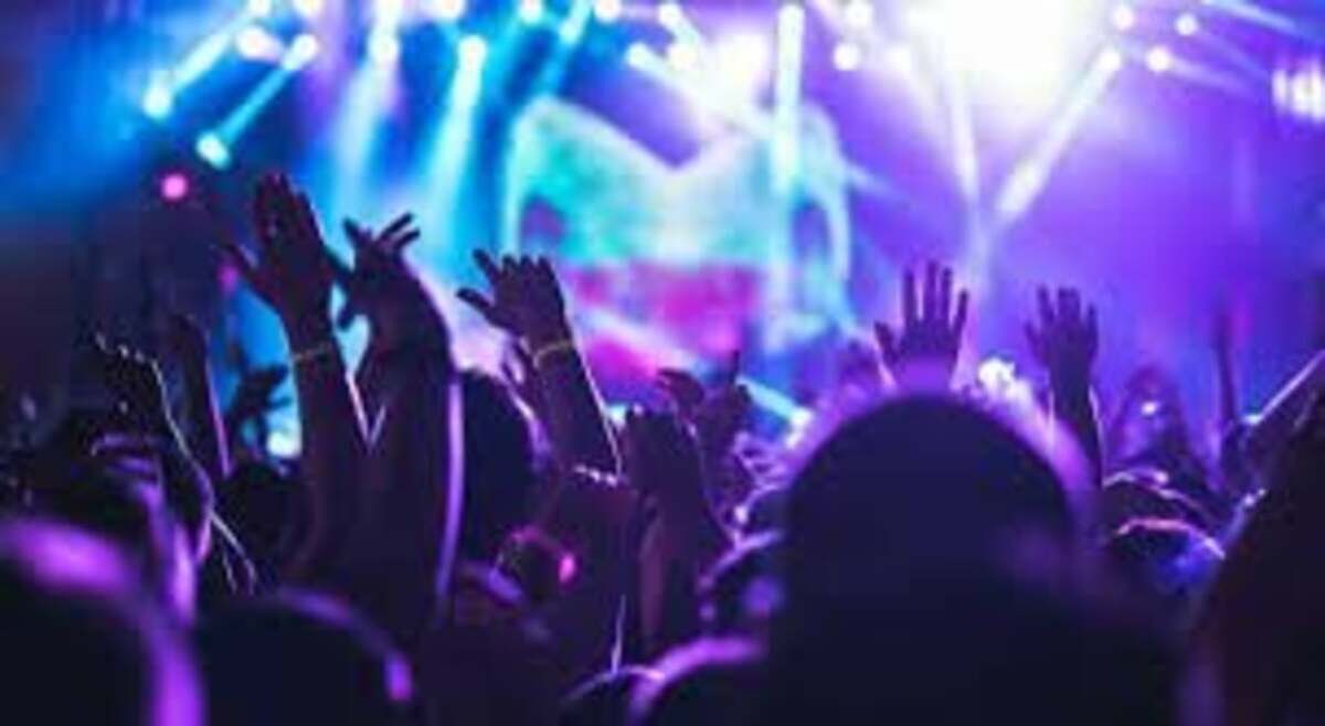 Riapertura discoteche: nel primo weekend capienza dimezzata e controlli rigidi