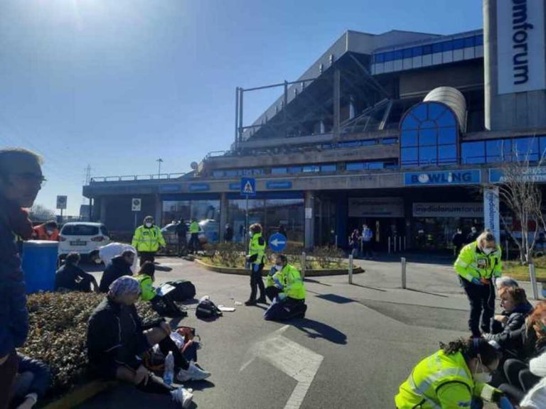 Evacuato il Forum di Assago: la fuoriuscita di cloro dalle piscine
