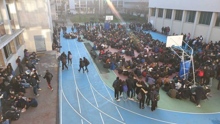 Occupato anche il liceo Cremona-Zappa: “Ci riappropriamo di questi spazi”