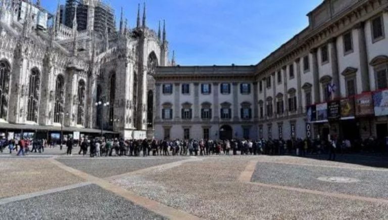 Australiano a Palazzo Reale: "Questa è casa mia"