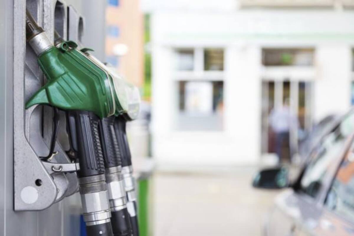 Taglio delle accise: nei distributori di Milano la benzina scende sotto i 2 euro al litro