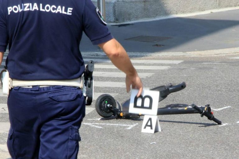 Record di incidenti in monopattino a Milano: in un anno 685