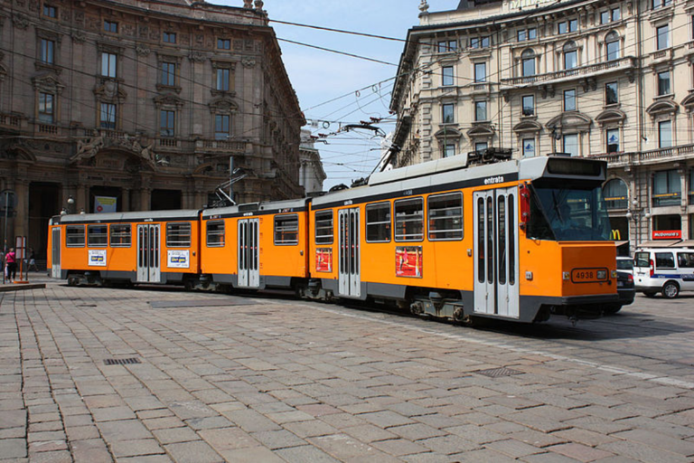 Deragliato un tram a Milano: nessun ferito