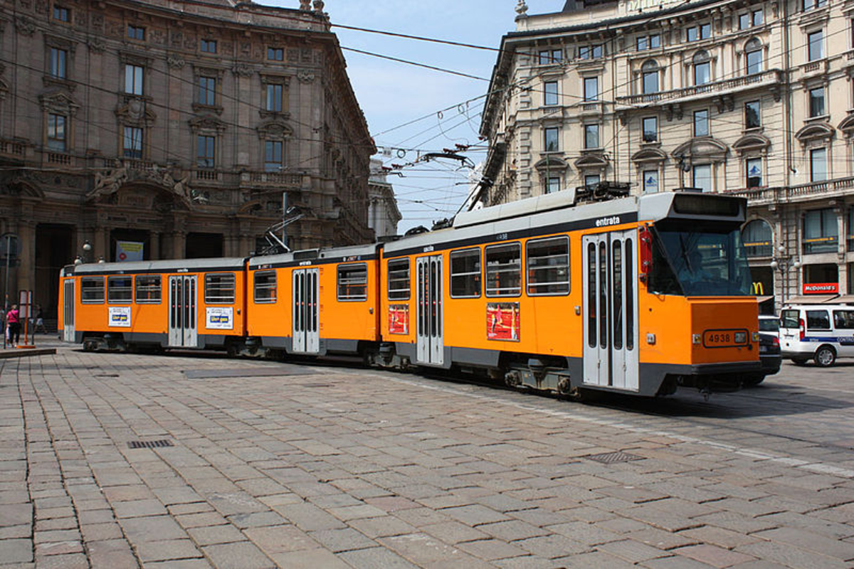 Incidente a Milano, deragliato un tram Atm: nessun ferito