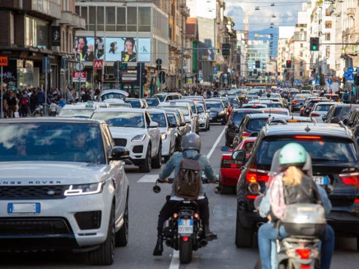 Qualità dell’aria, Milano è terzultima in classifica a causa di smog e traffico