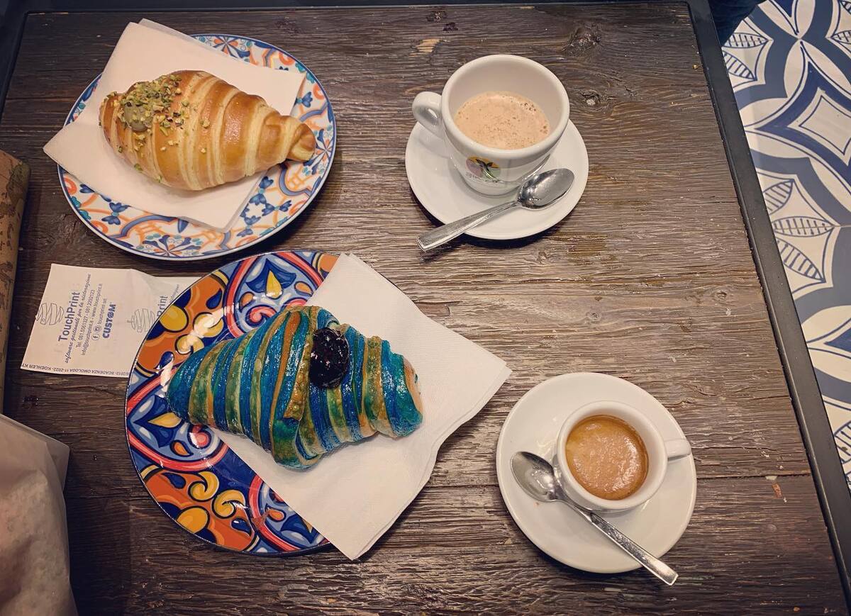 A Milano la colazione è sempre più cara al bar: i nuovi costi di caffè e brioche