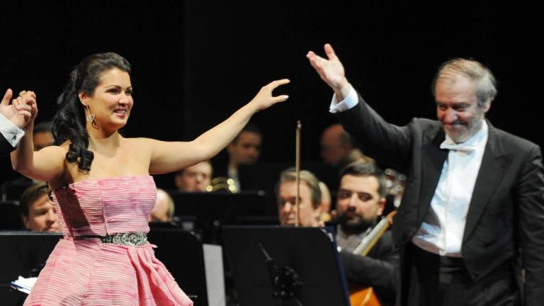 Il Teatro alla Scala perde il soprano Anna Netrebko: “Non vengo”