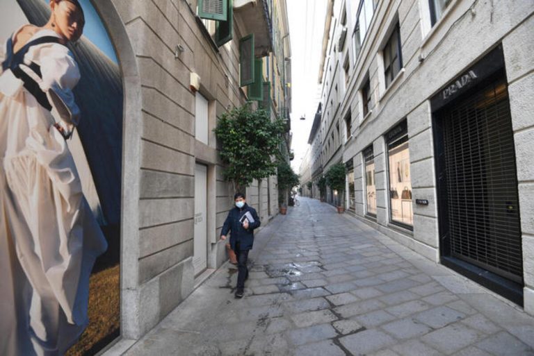 Incendio in via della Spiga a Milano: a repentaglio la vita di un uomo di 52 anni