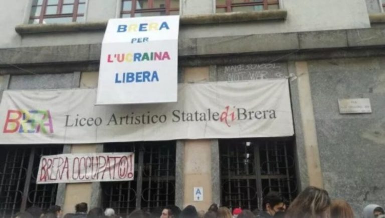 Liceo artistico Brera occupato a Milano: il vicepreside finisce in ospedale