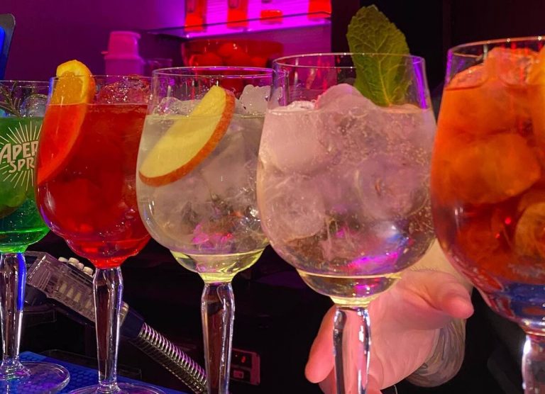 La prima spritzeria di Milano offrirà 16 cocktail: la lista degli spritz