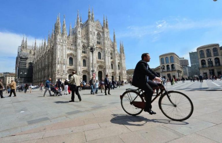 Incidenti in bicicletta in aumento, i ciclisti: "Servono strade più sicure"