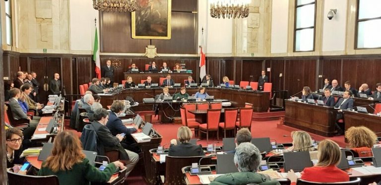 Caro energia: il piano per tagliare i consumi di Milano