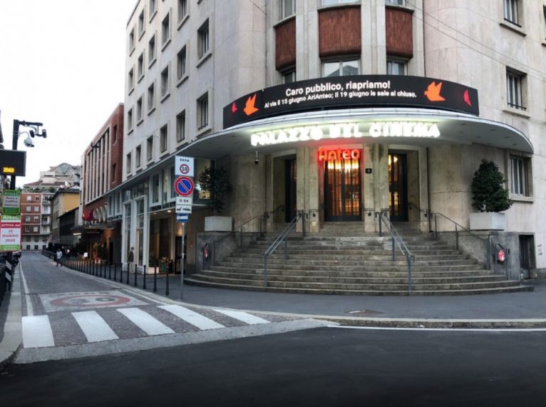 Cinema a Milano, le sale sfidano la crisi: campagne social e nuovi format
