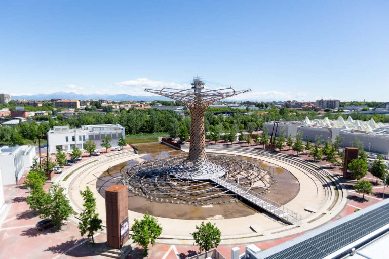 Expo Mind Milano, la riaccensione dell’Albero della Vita: gli spettacoli