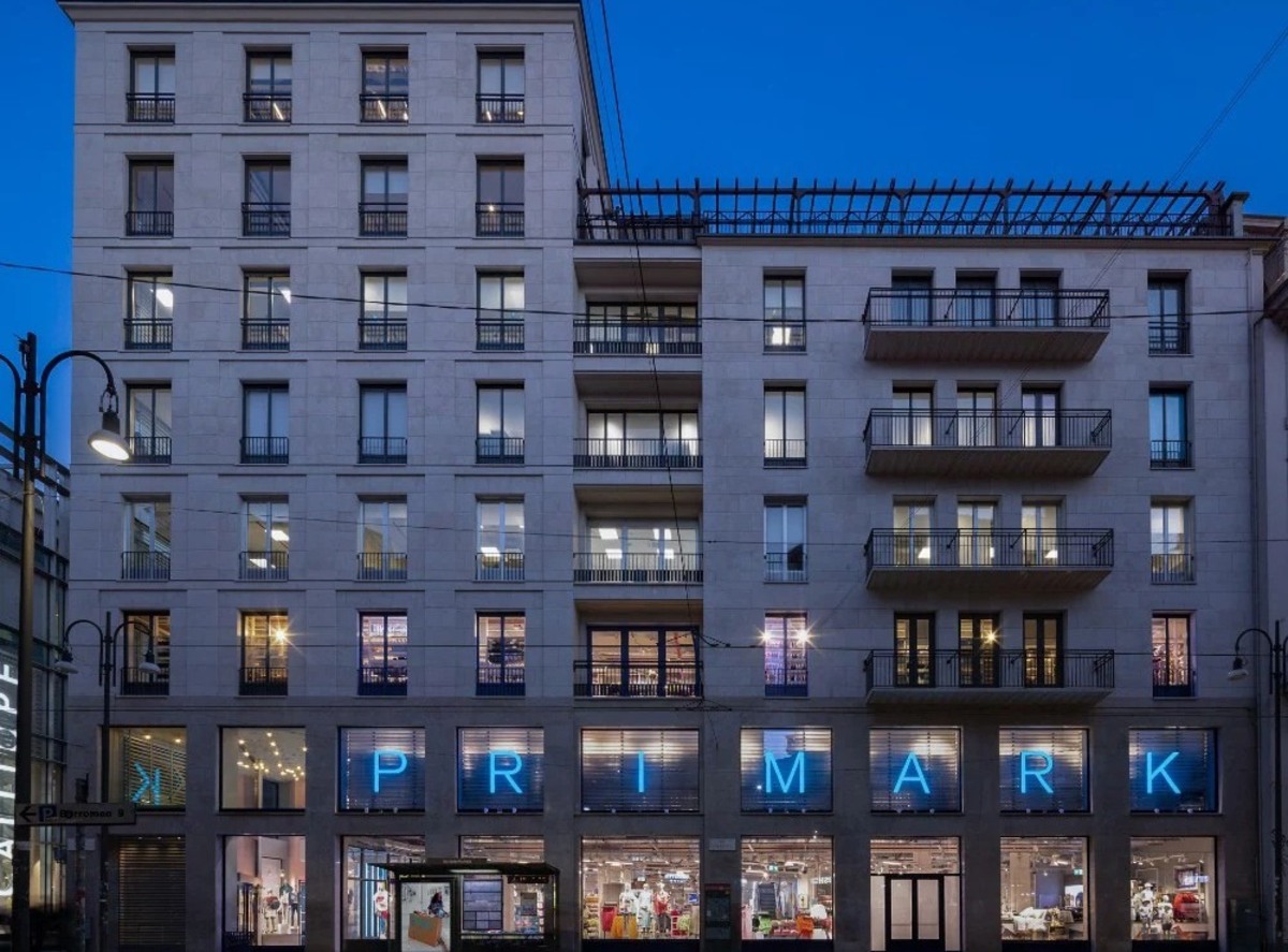 Primark, aperto lo store in via Torino: la moda green su 7 piani