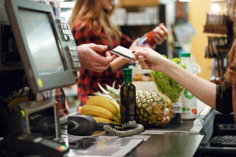 A Milano la spesa aumenta del 19%: gli alimenti più costosi