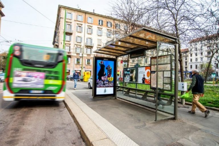 Atm Milano, verso l'installazione di pensiline hi-tech: da maggio pannelli solari e prese Usb