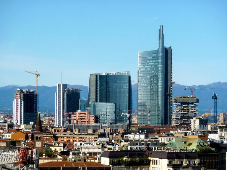 Stipendi Milano, le difficoltà del ceto medio. Sala: "La gente guadagna poco"