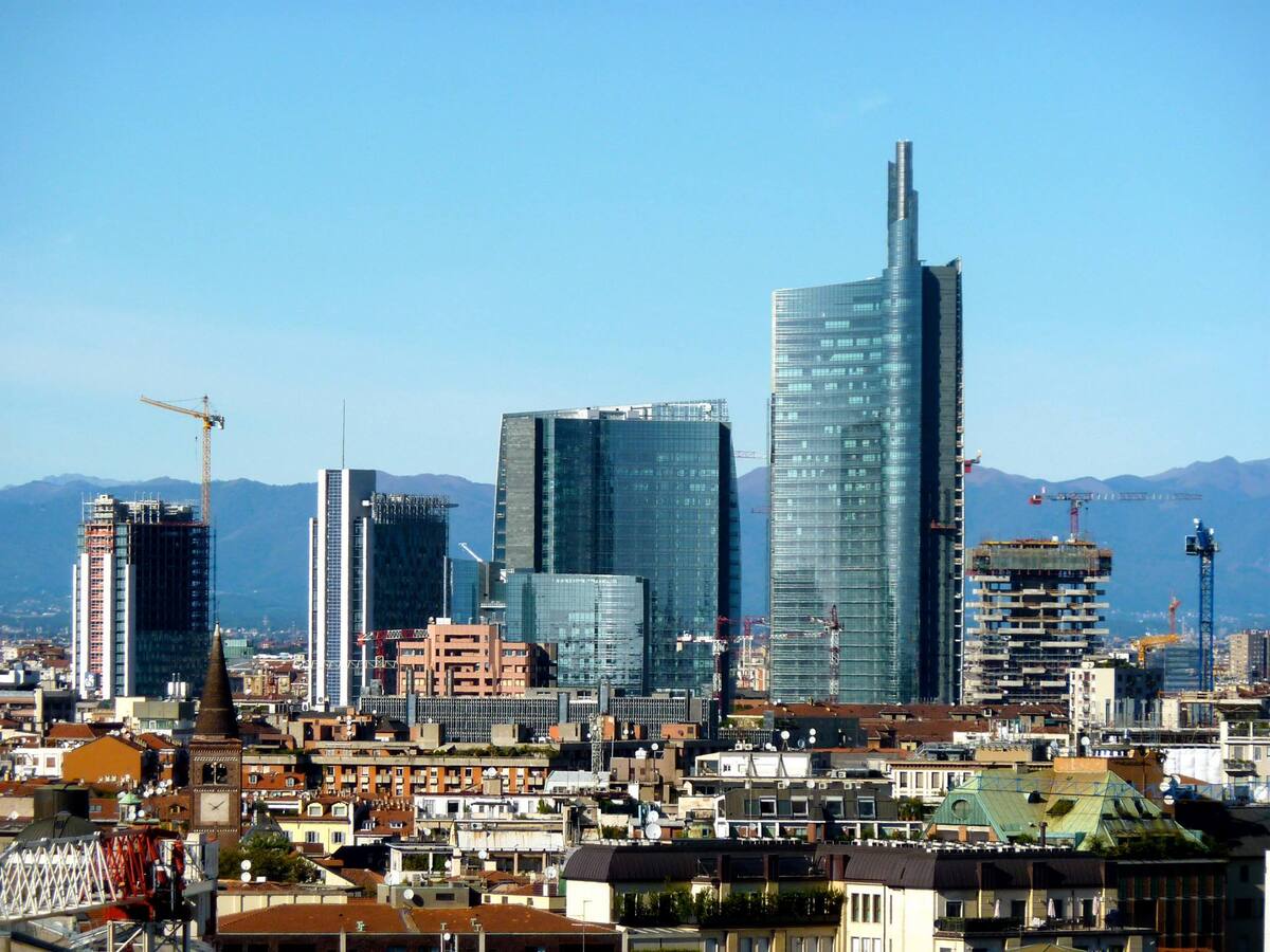 Stipendi Milano, le difficoltà del ceto medio. Sala: “La gente guadagna poco”
