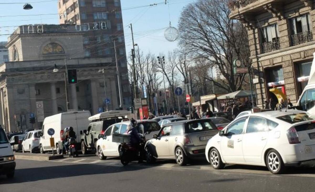 Mobilità, Sala: “A Milano dovranno esserci meno auto nei prossimi 10 anni”