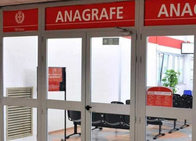 Anagrafe Milano, l'appuntamento resta obbligatorio: sarà possibile prenotarlo in edicola