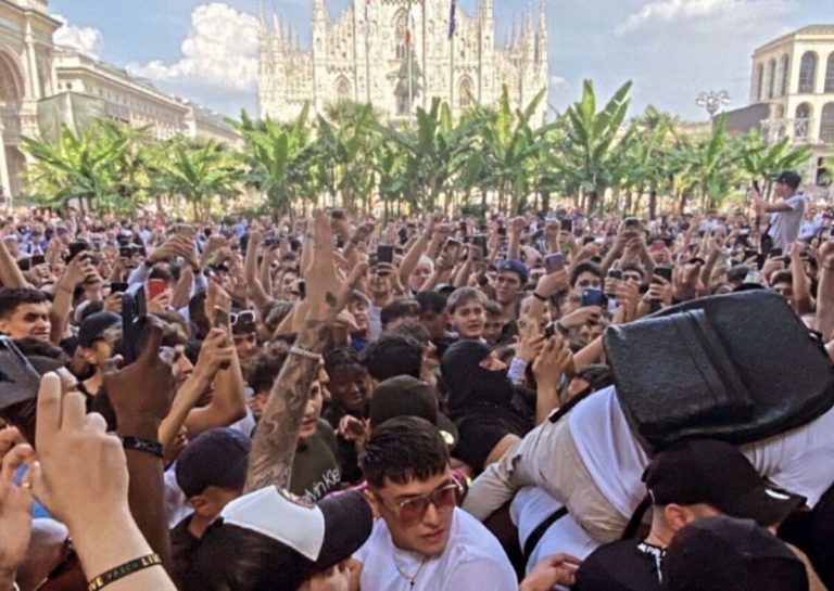 Bloccato il bus del trapper Rondo da Sosa: interviene la polizia