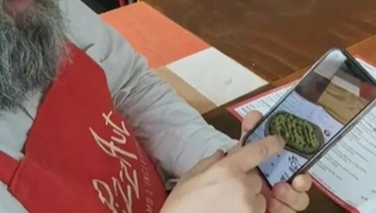 PizzAut celebra il primo compleanno: il nuovo menù con le pizze in 3D