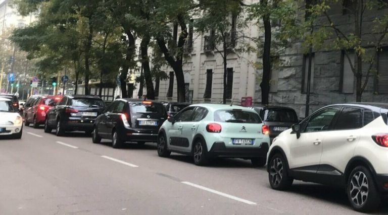 Meno auto e più incentivi, l'obiettivo del Comune di Milano: 40 veicoli ogni 100 abitanti