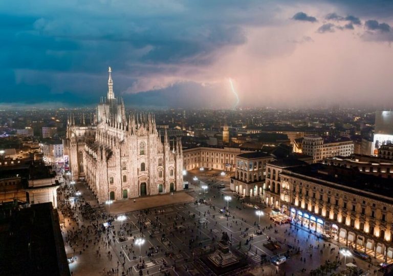 Meteo Milano, il caldo africano lascia spazio ai temporali