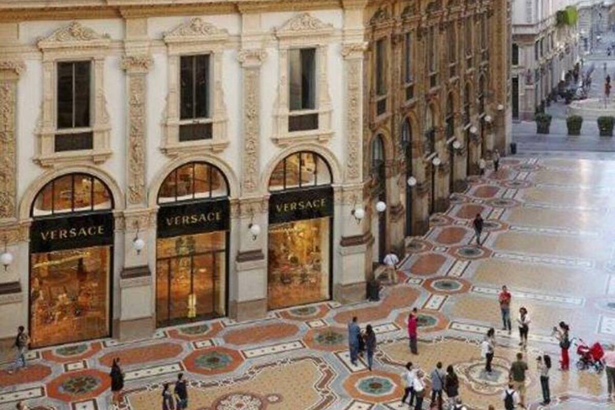 Galleria, contratto non rinnovato per Versace: chiesto un risarcimento di oltre 750mila euro