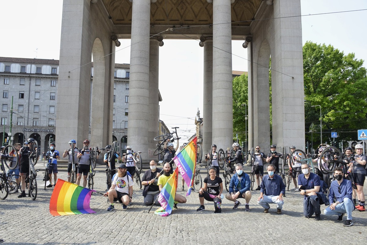 Pride Milano, il 2 luglio il Pirellone si illumina d’arcobaleno