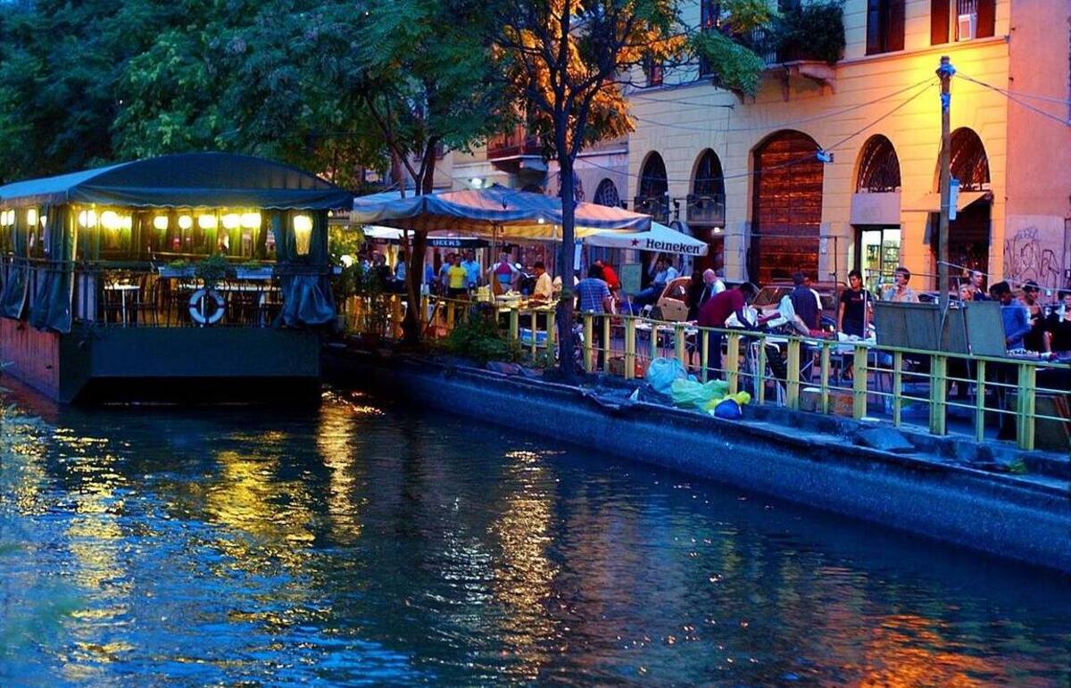 Navigli, spunta la “tassa acquea” per i bar sui barconi-ristoranti