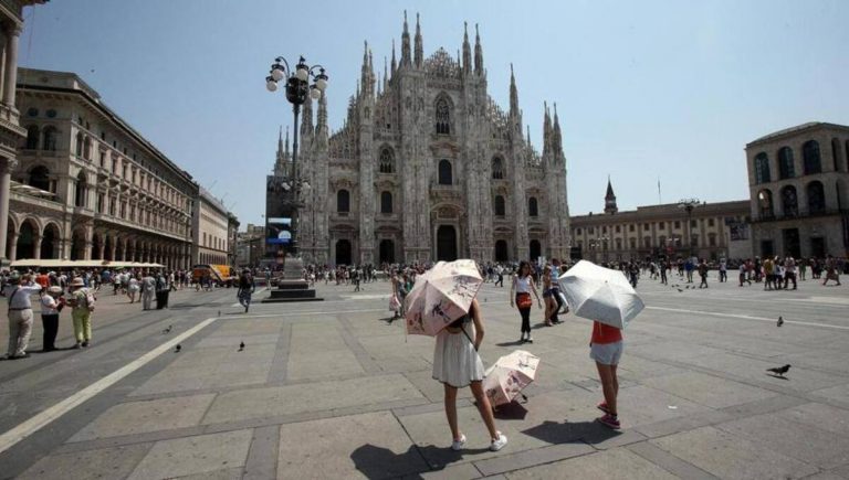 Il ritorno del turista "stellato" a Milano: i soggiorni di 2-3 giorni favoriscono lo shopping