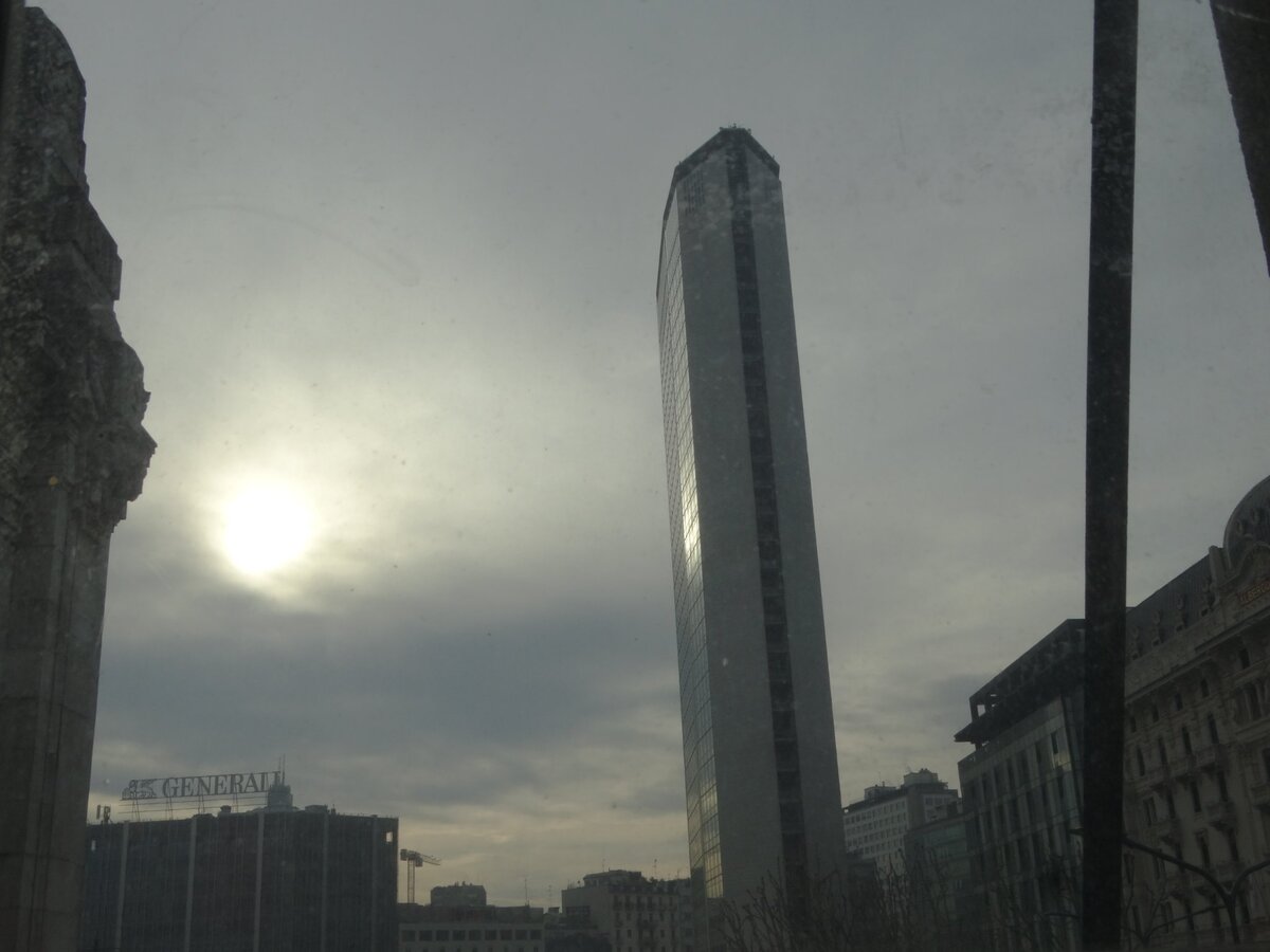 Caldo e smog a Milano, aumenta il rischio di mortalità: lo studio dei ricercatori Enea