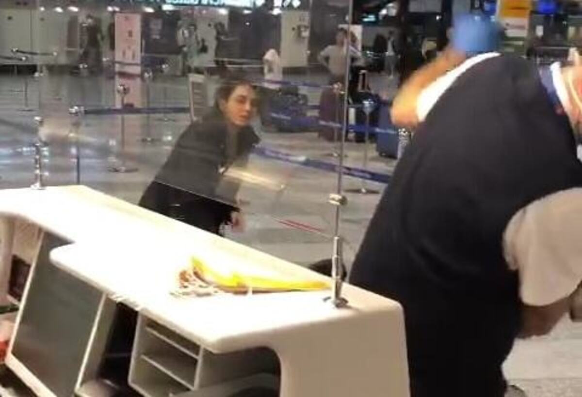 Milano Malpensa: una donna perde il volo e lancia le scarpe contro l’operatore
