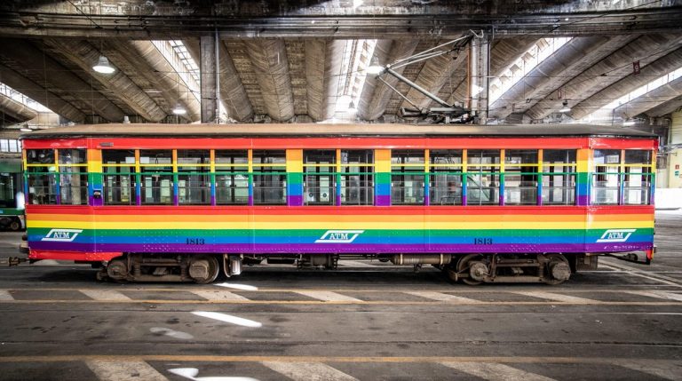 Sala: “Milano è pronta per il Pride 2022”. In città arriva il tram arcobaleno