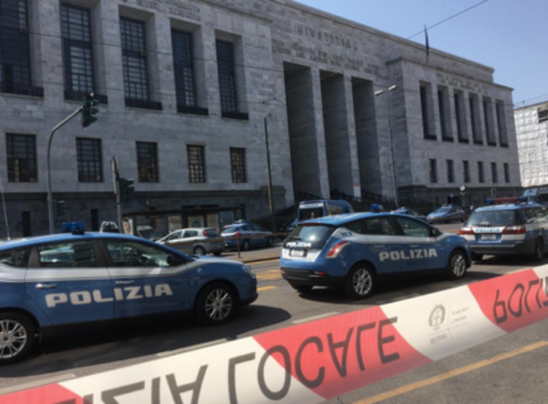 Tribunale di Milano, un uomo muore precipitando dal settimo piano
