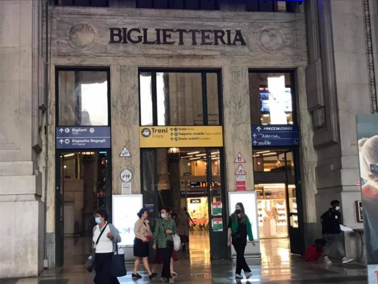 Inflazione, biglietti del treno e abbonamenti sempre più cari: cosa cambia da settembre?
