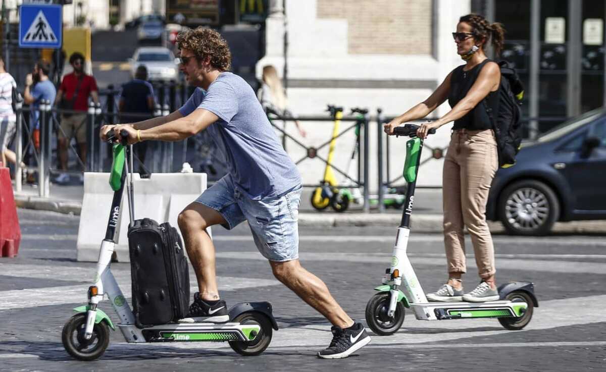 Monopattini elettrici a Milano: prorogata la sperimentazione