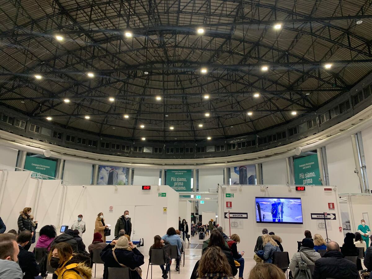 Quarta dose vaccino Covid in Lombardia: chi potrà prenotarla