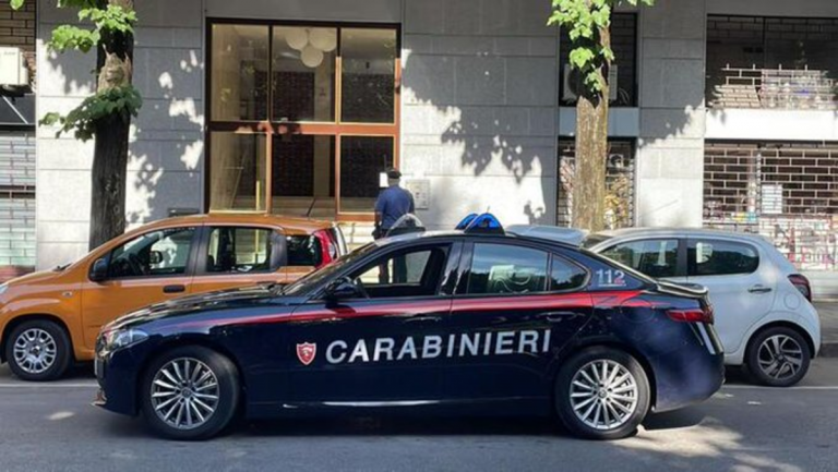 Rapina in banca a Milano, riconsegna il bottino: "Ho problemi economici"