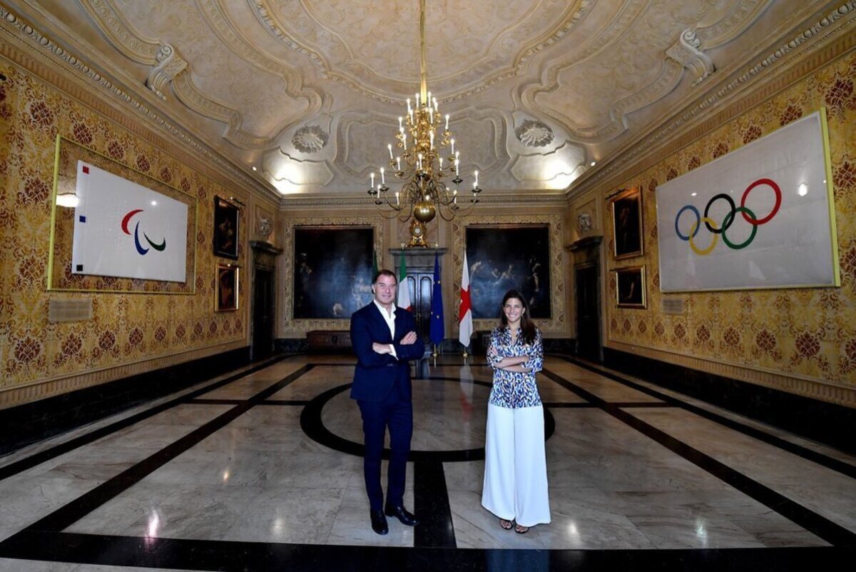 Milano-Cortina 2026, Palazzo Marino espone le bandiere olimpiche