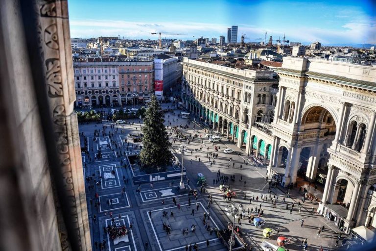 Nuovi tempi della città: Milano cambia orari di scuole, uffici e negozi