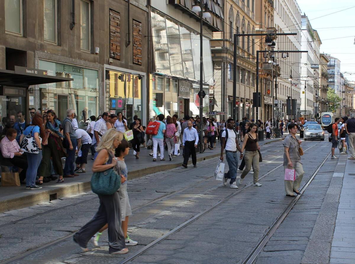 Ultimi giorni di saldi a Milano: gli incassi aumentano del 10% rispetto al 2019