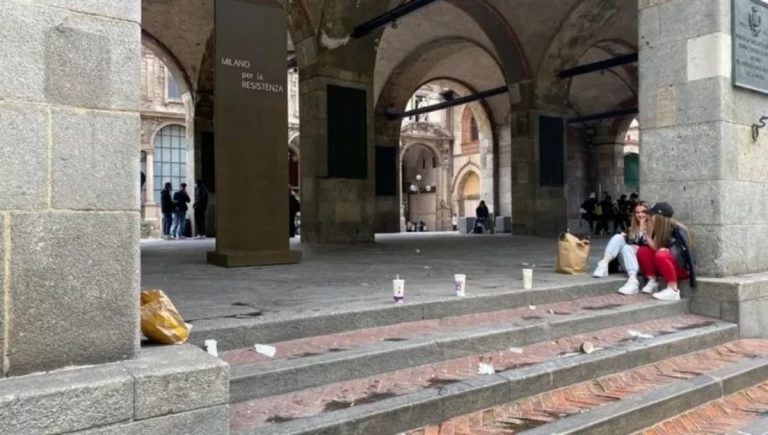 Recinzione per Loggia dei Mercanti, la maggioranza boccia la proposta