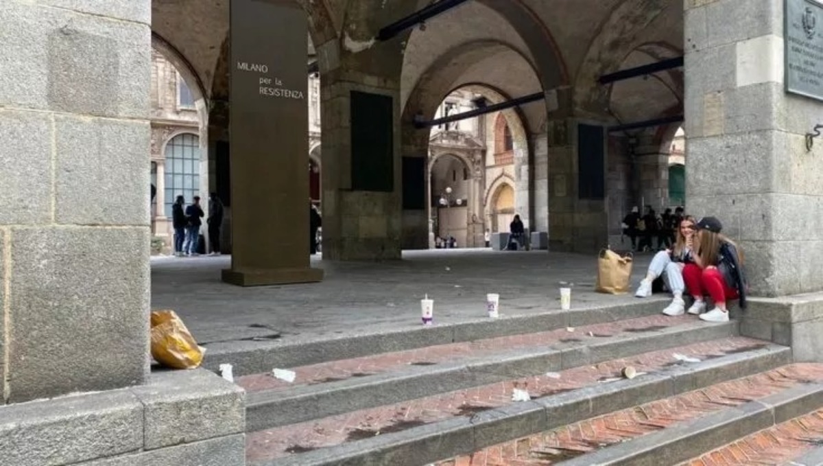 Loggia dei Mercanti, la maggioranza boccia la proposta della recinzione