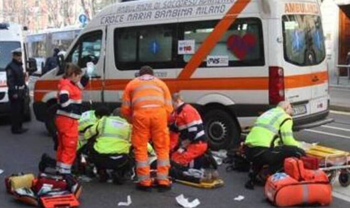Incidente via Morgagni, donna travolta da una Smart a Milano: è gravissima