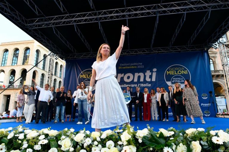 Elezioni politiche, il comizio di Giorgia Meloni in piazza Duomo: "Vincere qui è fondamentale"
